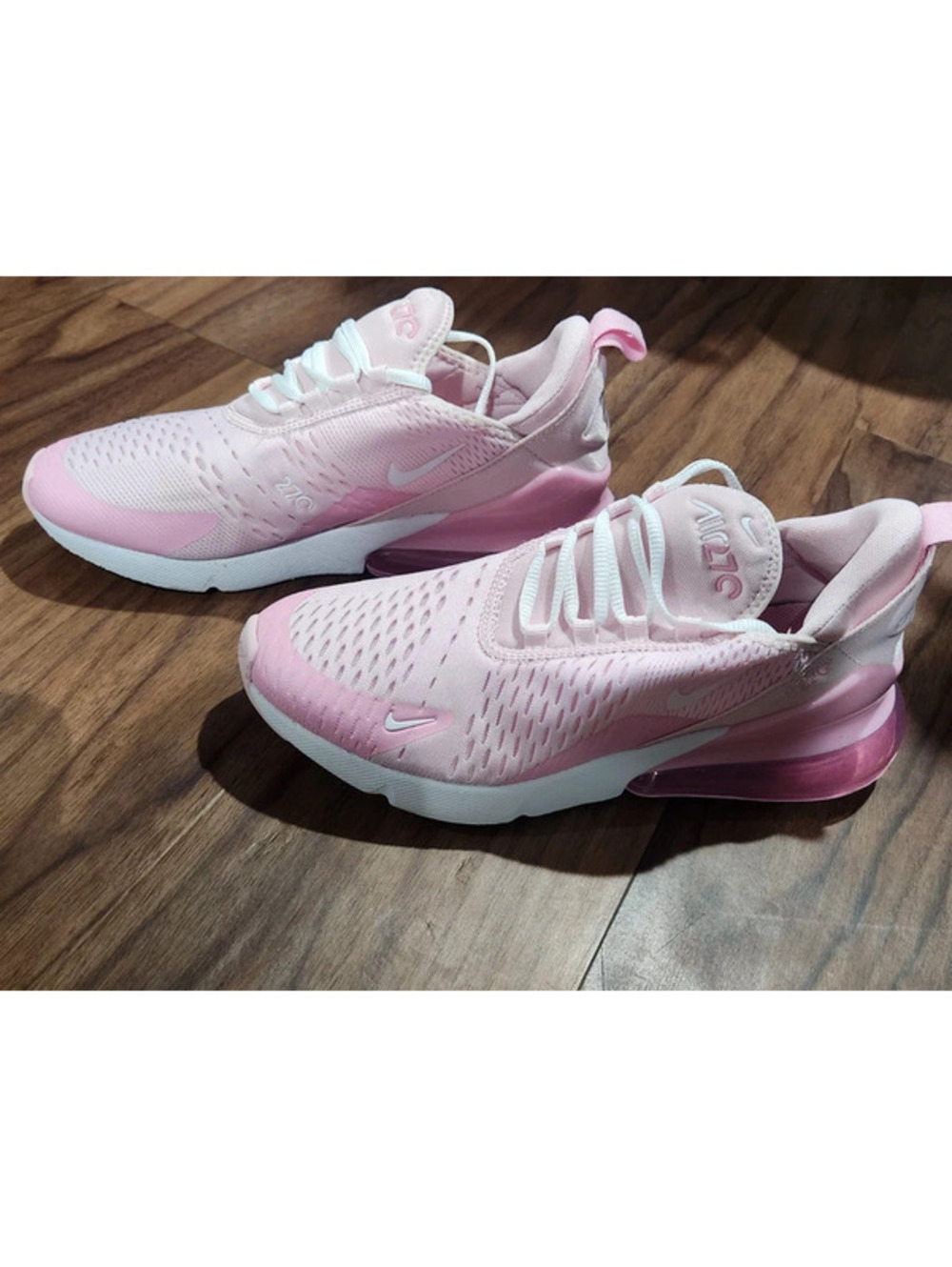 Nike Air Max 270 Sneaker SZ 7Y or Womans 8.5